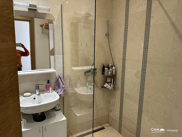 Geräumige Wohnung mit Meerblick in Rafailovići — 122 m², Garage inklusive